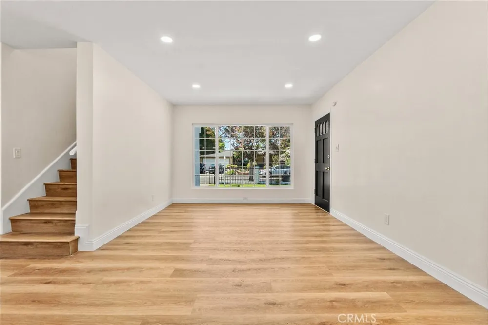 7732 Garden Grove Avenue Reseda, CA 91335