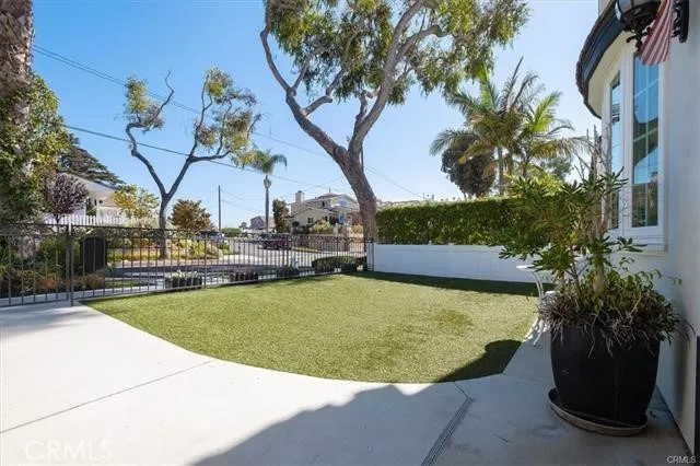613 Poppy Avenue Newport Beach, CA 92625