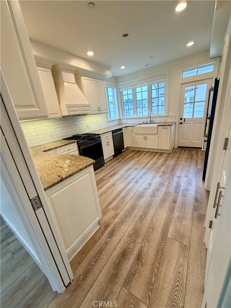 613 Poppy Avenue Newport Beach, CA 92625