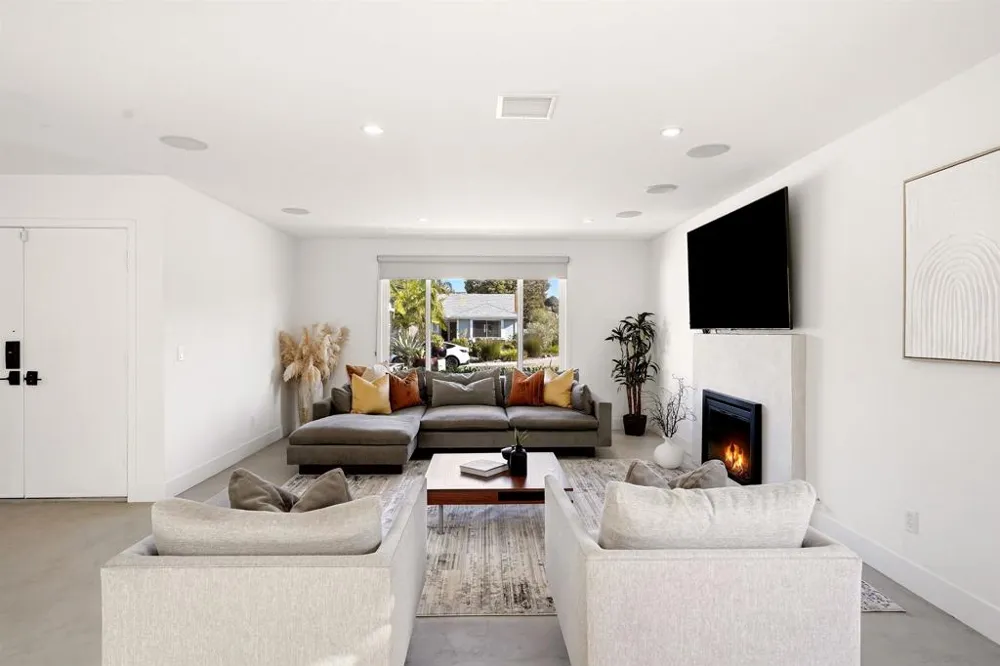 1651 Mapleleaf Encinitas, CA 92024