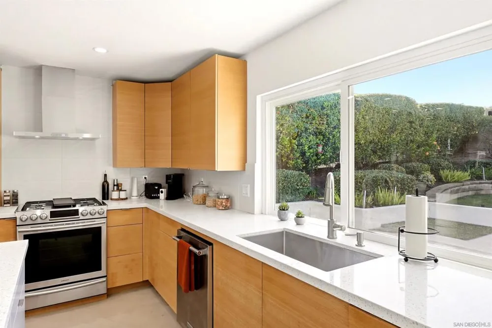 1651 Mapleleaf Encinitas, CA 92024