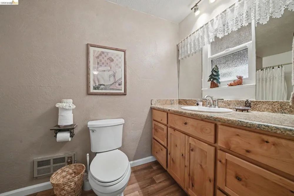 718 Mauna Kea Dr Arnold, CA 95223