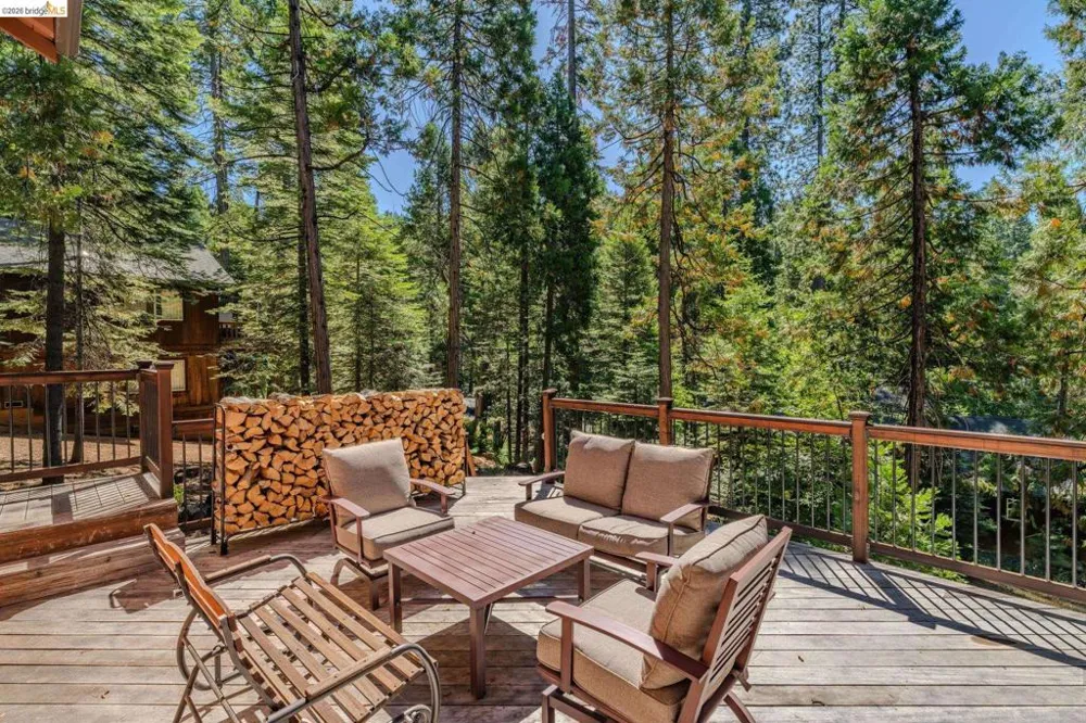 718 Mauna Kea Dr Arnold, CA 95223