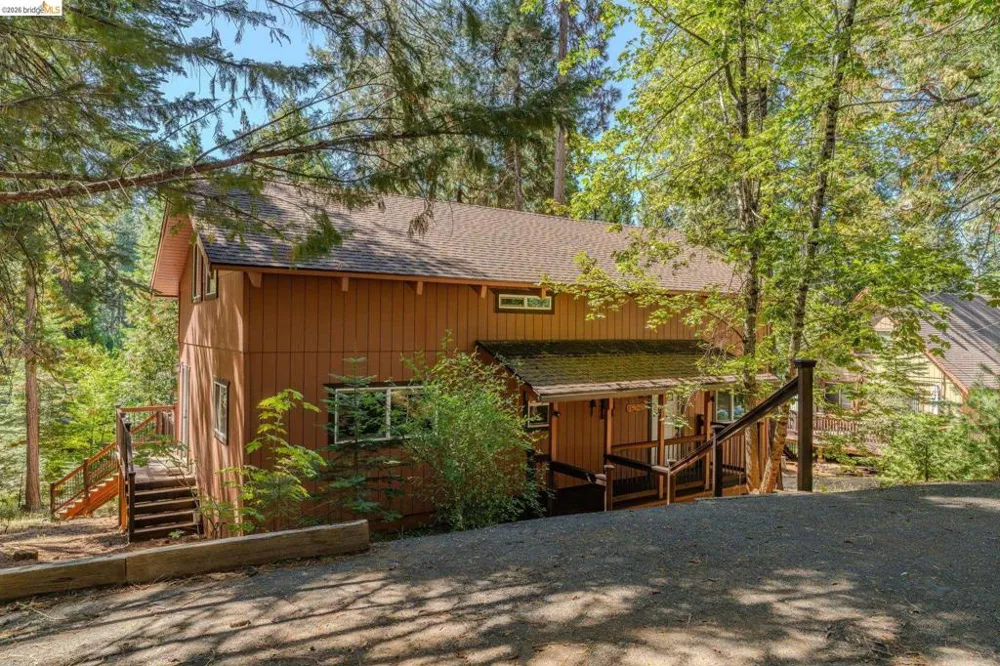 718 Mauna Kea Dr Arnold, CA 95223