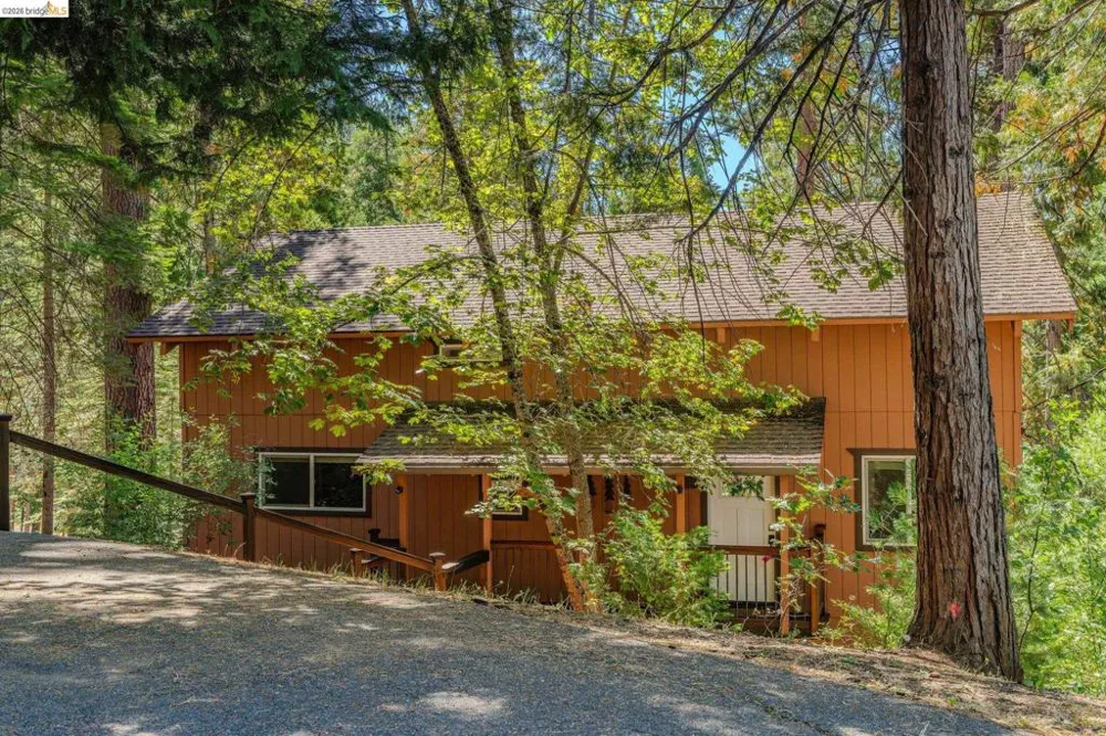 718 Mauna Kea Dr Arnold, CA 95223