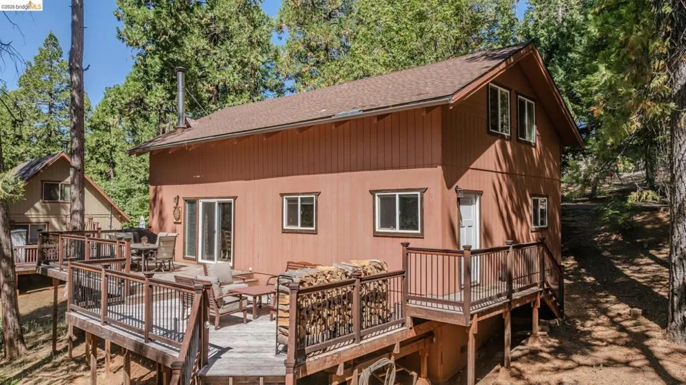 718 Mauna Kea Dr Arnold, CA 95223