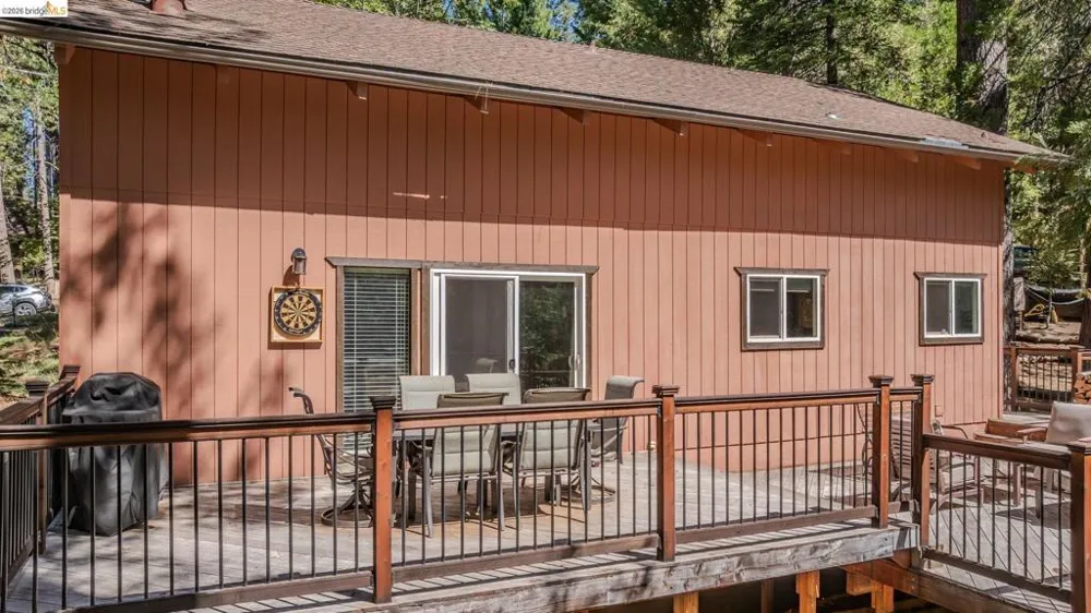 718 Mauna Kea Dr Arnold, CA 95223