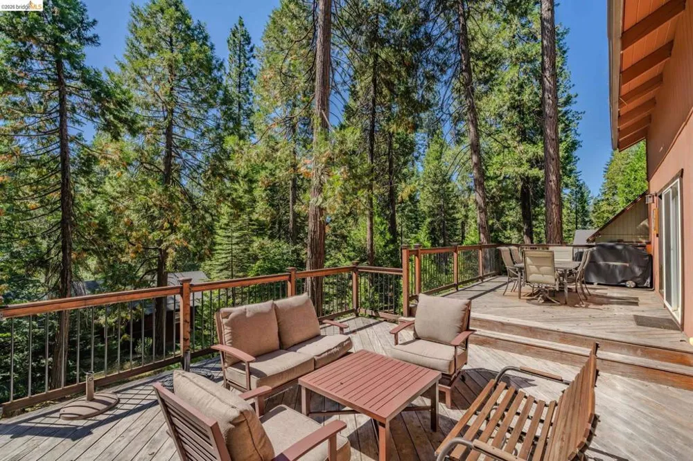 718 Mauna Kea Dr Arnold, CA 95223