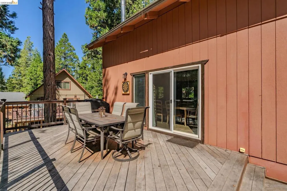 718 Mauna Kea Dr Arnold, CA 95223