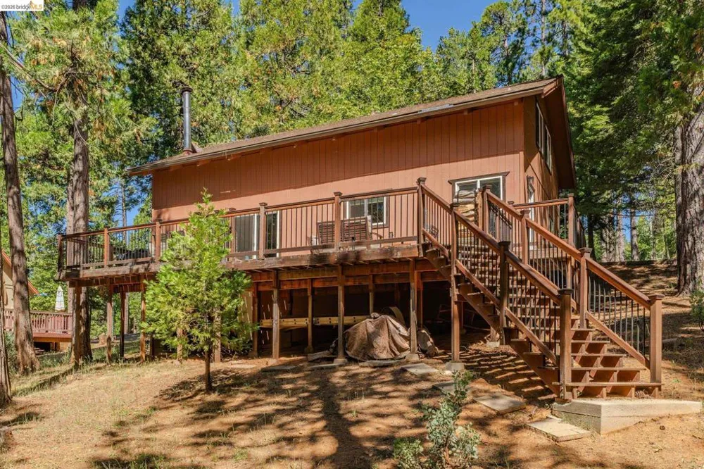 718 Mauna Kea Dr Arnold, CA 95223