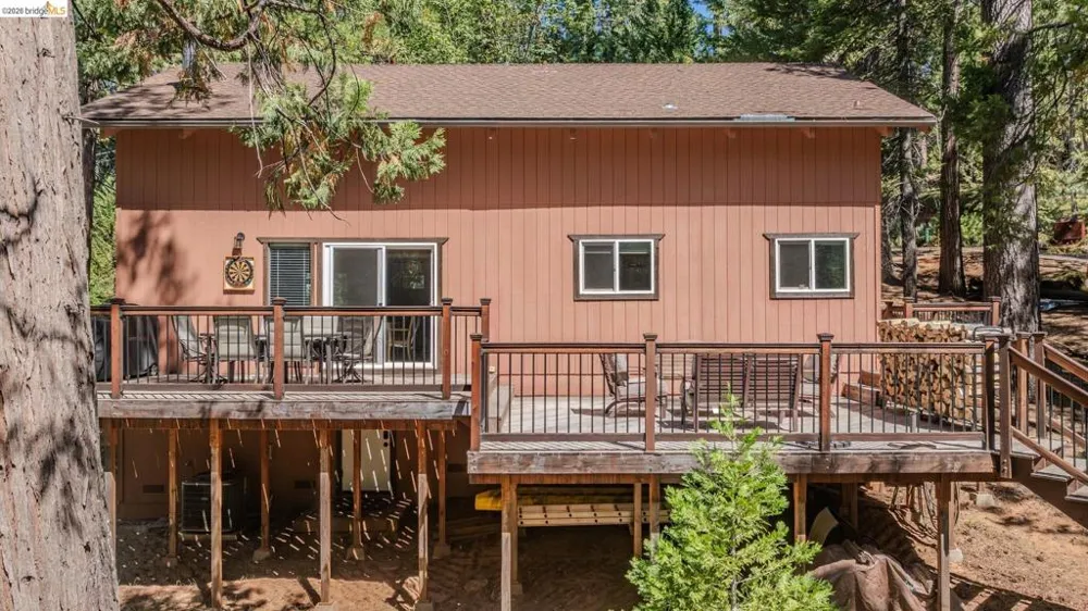 718 Mauna Kea Dr Arnold, CA 95223