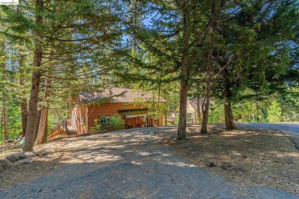 718 Mauna Kea Dr Arnold, CA 95223