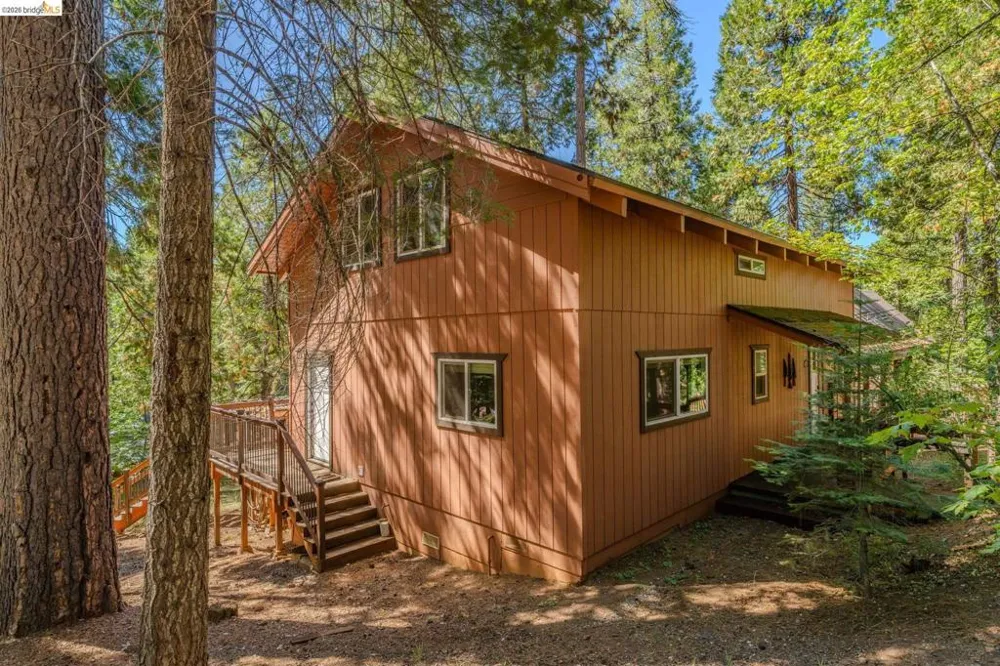 718 Mauna Kea Dr Arnold, CA 95223