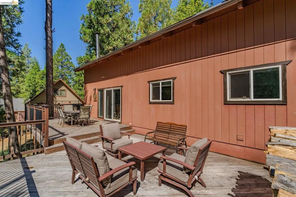 718 Mauna Kea Dr Arnold, CA 95223