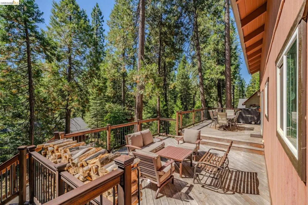 718 Mauna Kea Dr Arnold, CA 95223