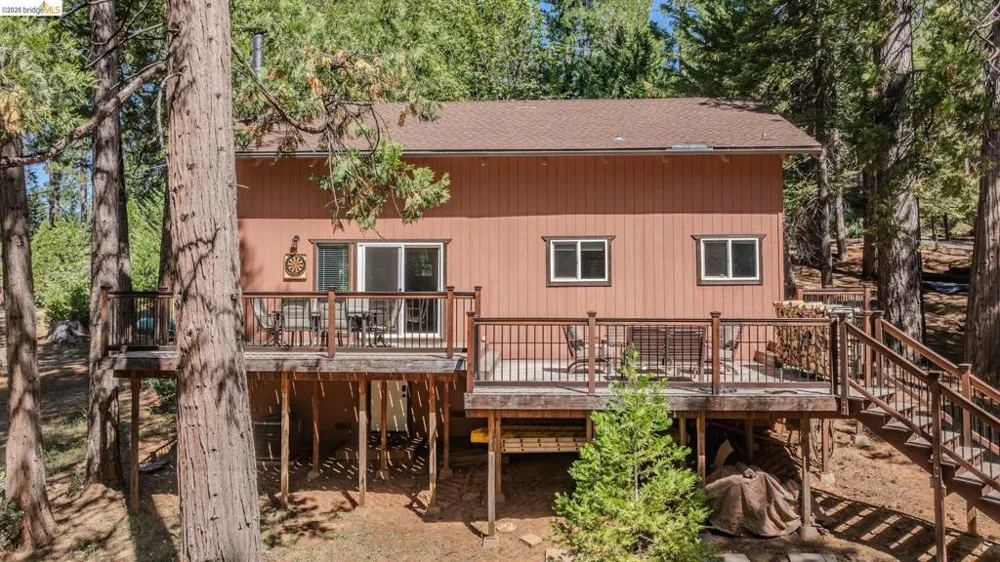 718 Mauna Kea Dr Arnold, CA 95223
