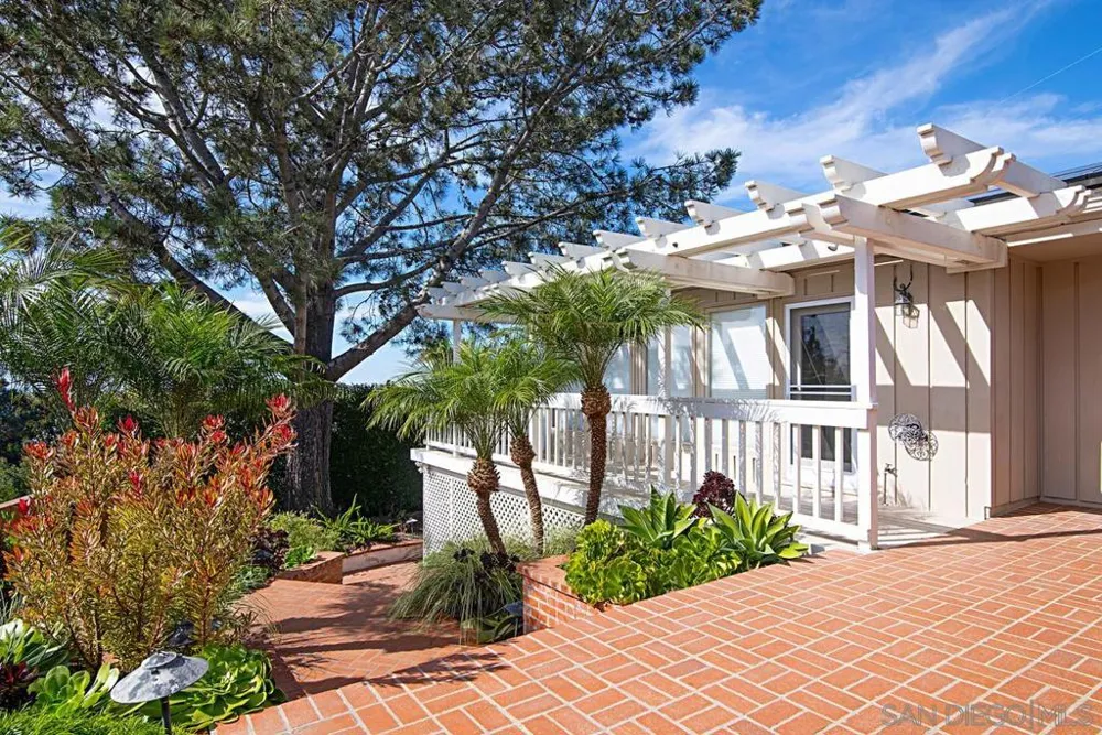 573 Amphitheatre Dr Del Mar, CA 92014