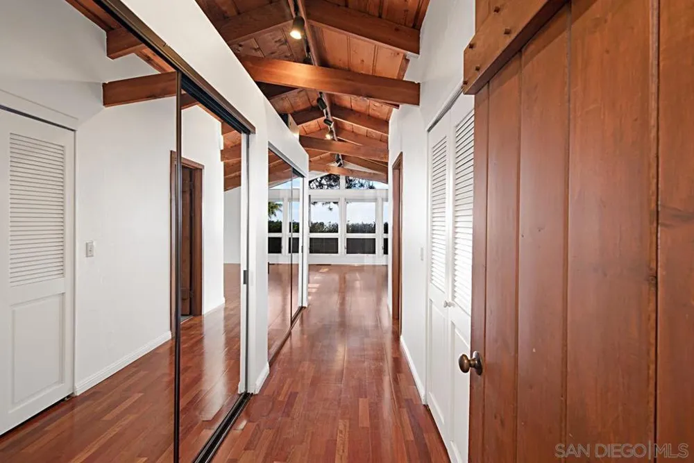 573 Amphitheatre Dr Del Mar, CA 92014