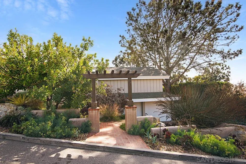 573 Amphitheatre Dr Del Mar, CA 92014