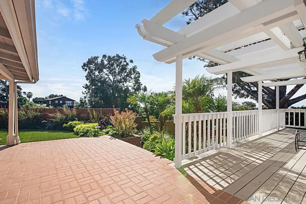 573 Amphitheatre Dr Del Mar, CA 92014