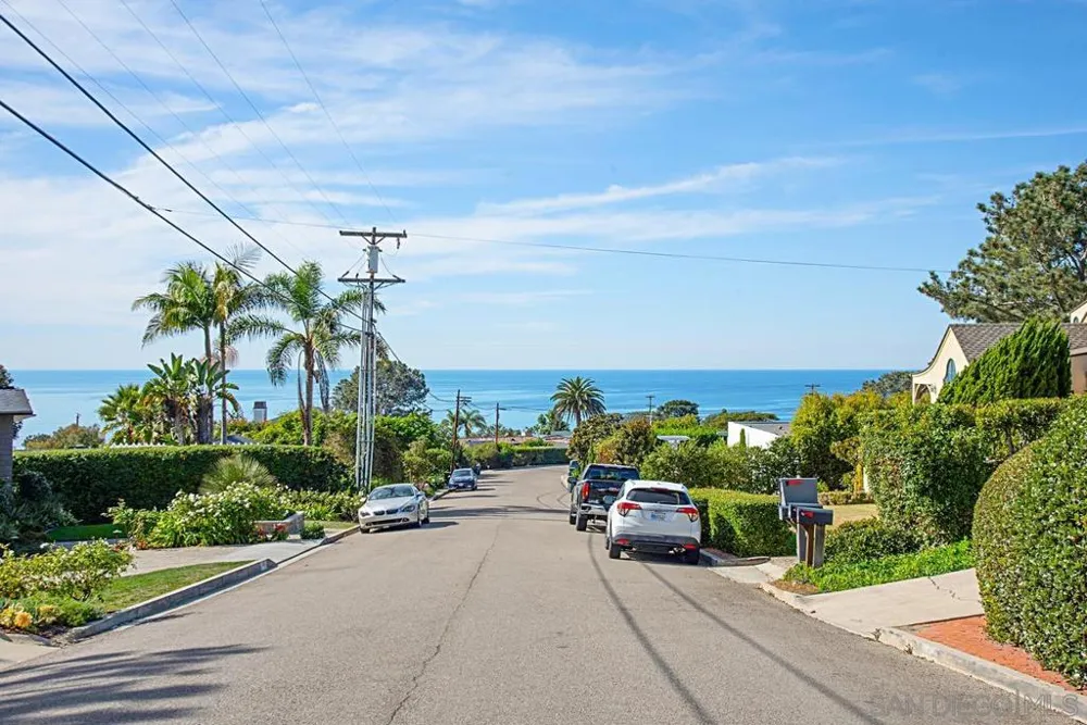 573 Amphitheatre Dr Del Mar, CA 92014