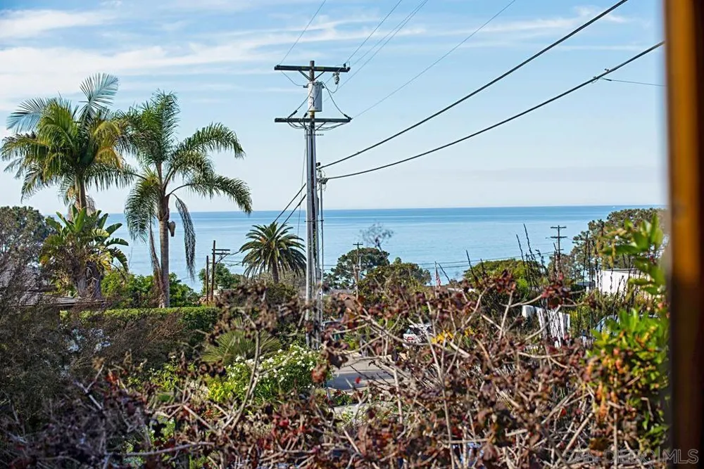 573 Amphitheatre Dr Del Mar, CA 92014
