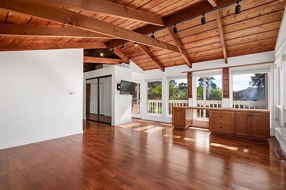 573 Amphitheatre Dr Del Mar, CA 92014