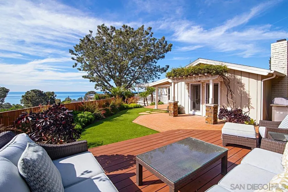 573 Amphitheatre Dr Del Mar, CA 92014