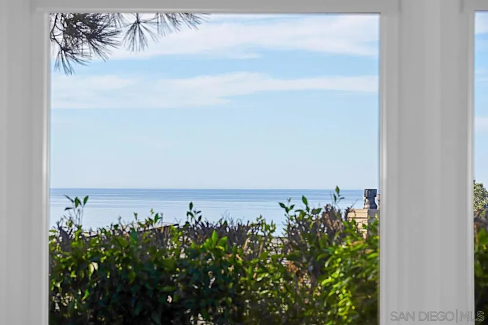 573 Amphitheatre Dr Del Mar, CA 92014