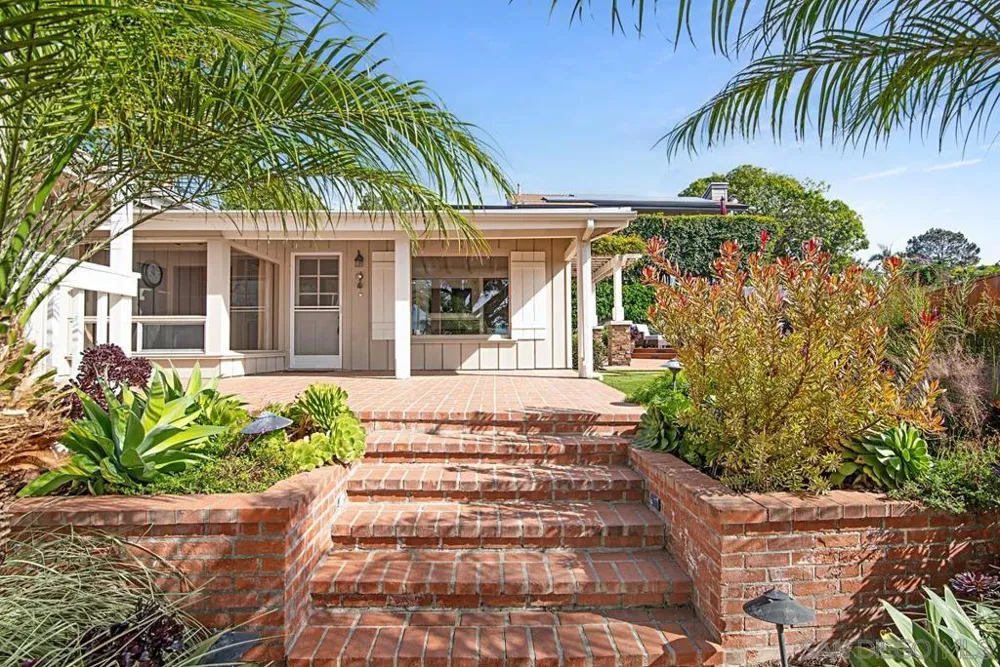 573 Amphitheatre Dr Del Mar, CA 92014
