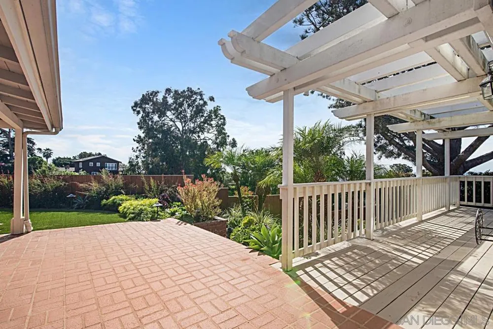 573 Amphitheatre Dr Del Mar, CA 92014