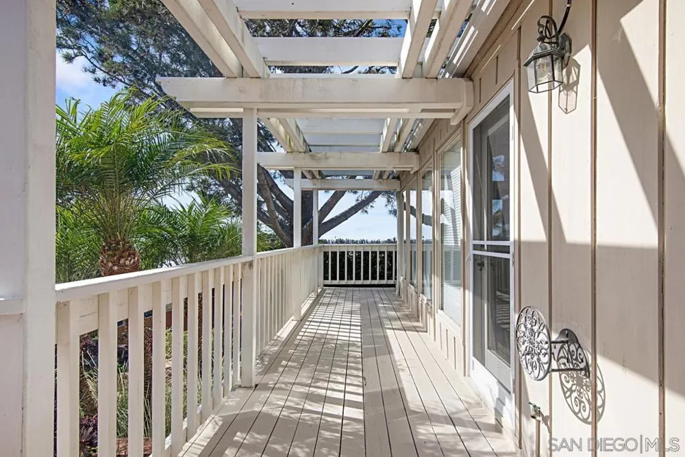573 Amphitheatre Dr Del Mar, CA 92014