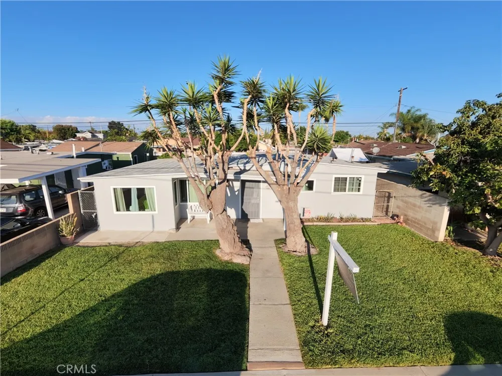 13425 Downey Ave Paramount, CA 90723