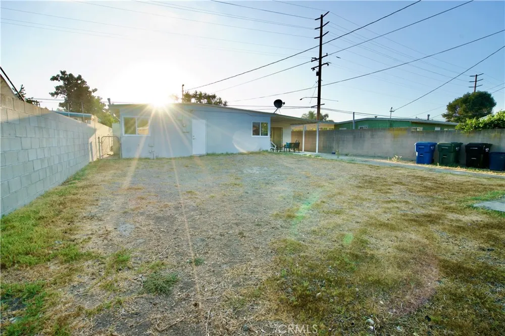 13425 Downey Ave Paramount, CA 90723
