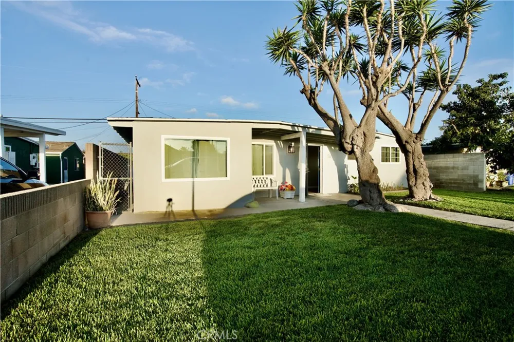 13425 Downey Ave Paramount, CA 90723