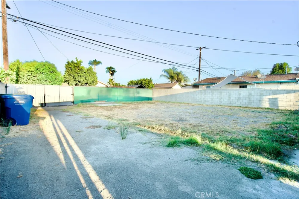 13425 Downey Ave Paramount, CA 90723