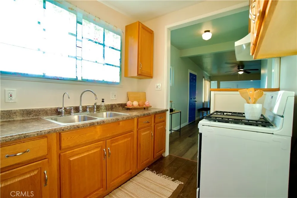 13425 Downey Ave Paramount, CA 90723
