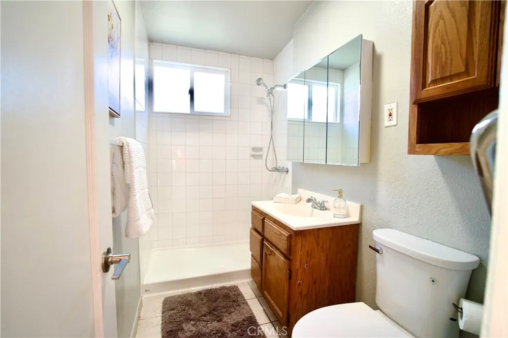13425 Downey Ave Paramount, CA 90723