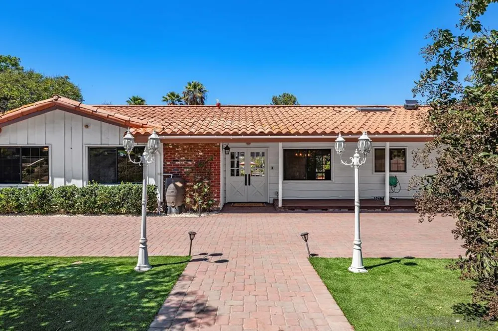 1081 Calle Mesita Bonita, CA 91902