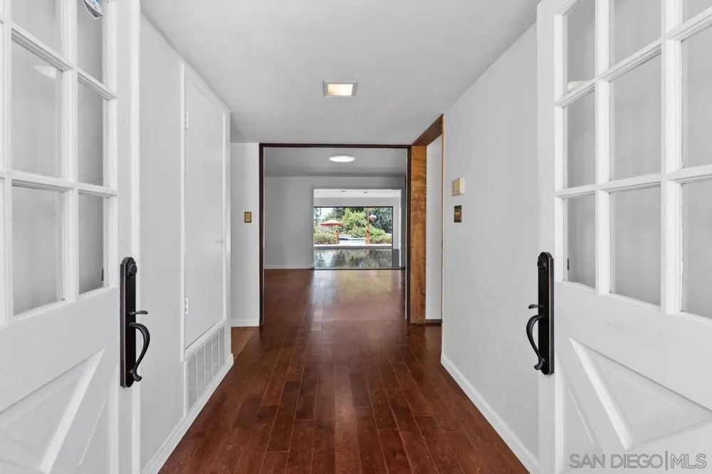 1081 Calle Mesita Bonita, CA 91902