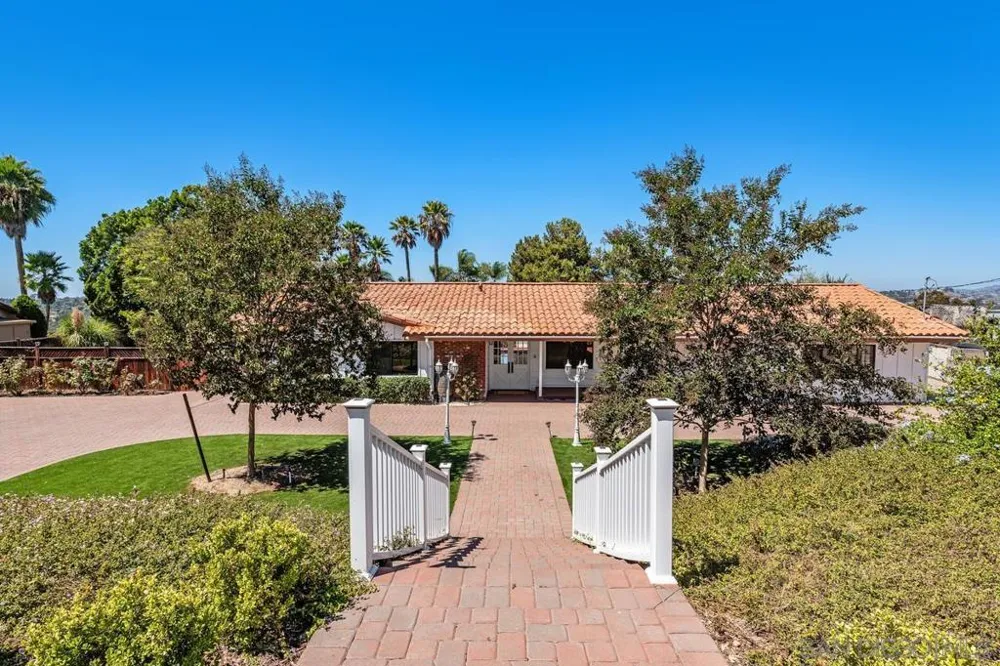 1081 Calle Mesita Bonita, CA 91902