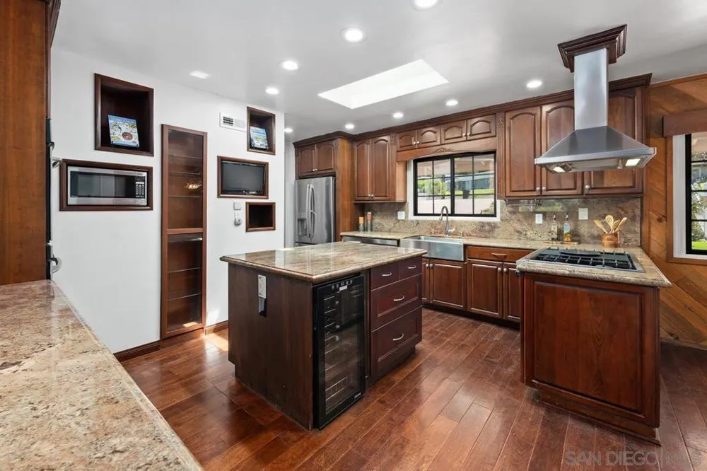 1081 Calle Mesita Bonita, CA 91902
