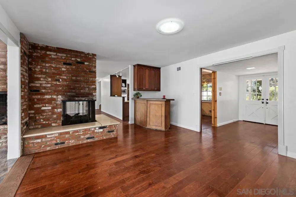 1081 Calle Mesita Bonita, CA 91902