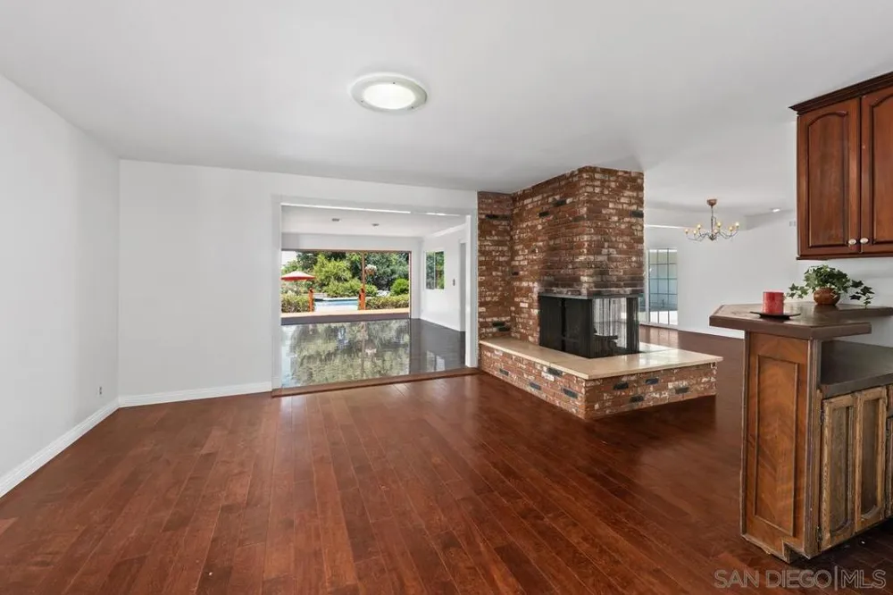 1081 Calle Mesita Bonita, CA 91902