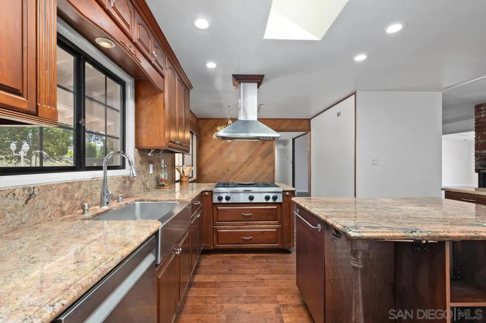 1081 Calle Mesita Bonita, CA 91902