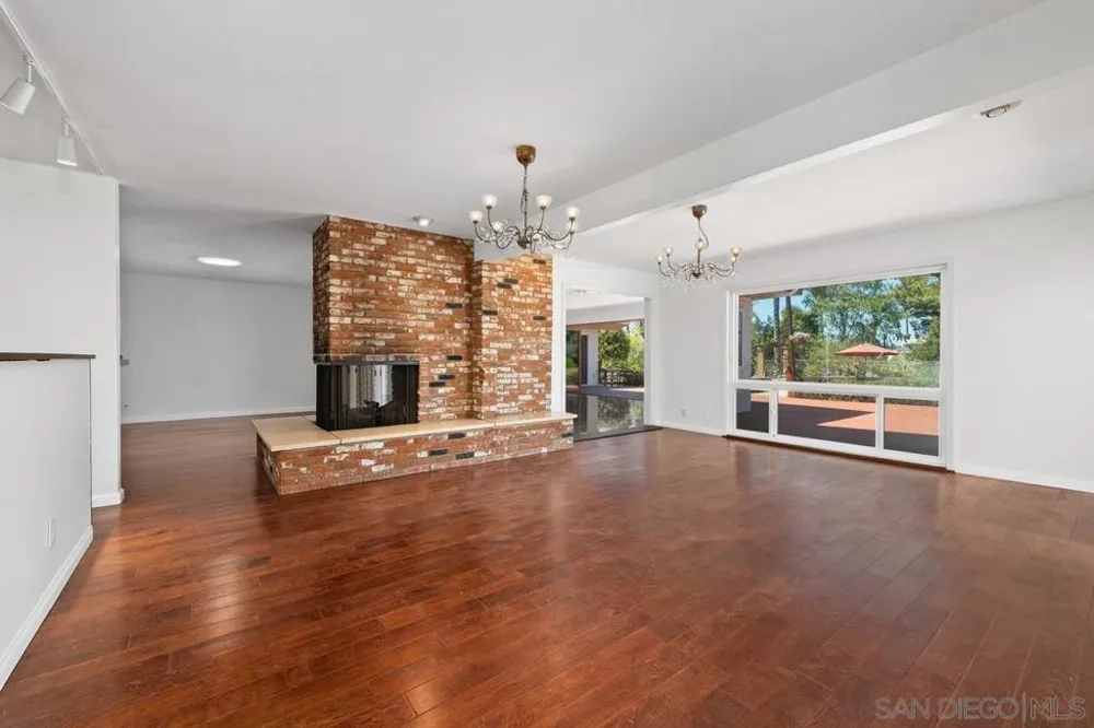 1081 Calle Mesita Bonita, CA 91902