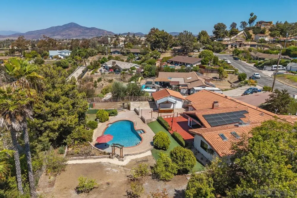 1081 Calle Mesita Bonita, CA 91902