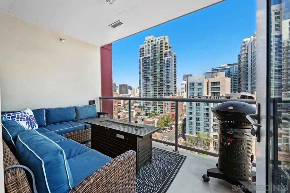 427 9TH #1008 San Diego, CA 92101
