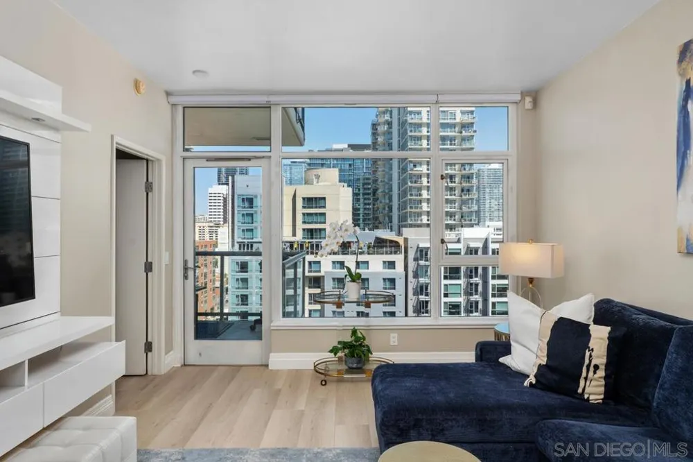 427 9TH #1008 San Diego, CA 92101