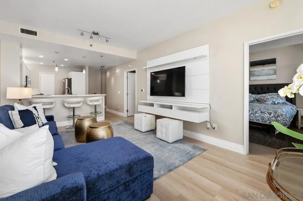 427 9TH #1008 San Diego, CA 92101
